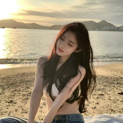权谋暗流中的坚韧与谋略交锋